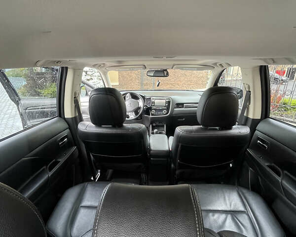 Черный Мицубиси Аутлендер, объемом двигателя 3 л и пробегом 257 тыс. км за 13699 $, фото 31 на Automoto.ua