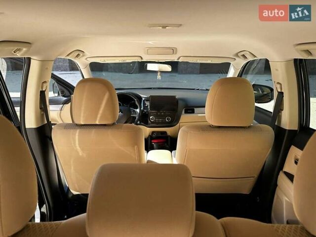 Чорний Міцубісі Аутлендер, об'ємом двигуна 2.36 л та пробігом 225 тис. км за 13699 $, фото 19 на Automoto.ua