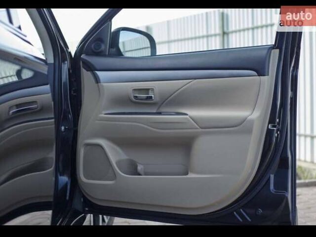 Чорний Міцубісі Аутлендер, об'ємом двигуна 2.36 л та пробігом 225 тис. км за 13699 $, фото 16 на Automoto.ua