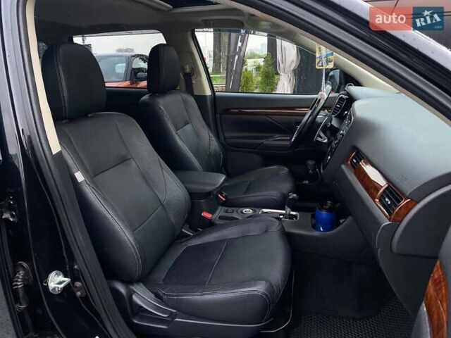 Чорний Міцубісі Аутлендер, об'ємом двигуна 3 л та пробігом 146 тис. км за 16690 $, фото 17 на Automoto.ua