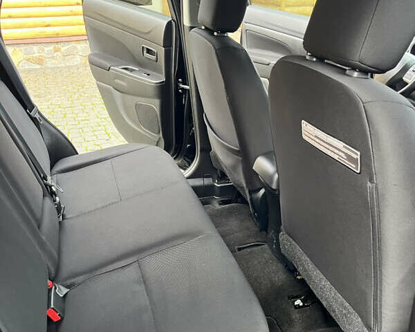 Чорний Міцубісі Аутлендер, об'ємом двигуна 2 л та пробігом 170 тис. км за 10999 $, фото 26 на Automoto.ua