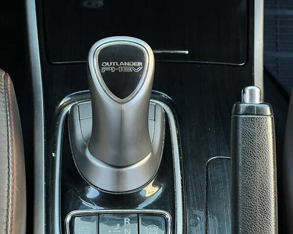 Чорний Міцубісі Аутлендер, об'ємом двигуна 2 л та пробігом 233 тис. км за 18000 $, фото 9 на Automoto.ua