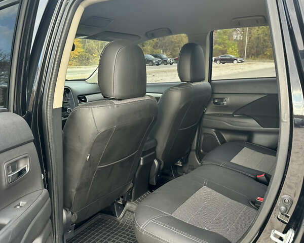 Черный Мицубиси Аутлендер, объемом двигателя 2.36 л и пробегом 119 тыс. км за 15600 $, фото 9 на Automoto.ua