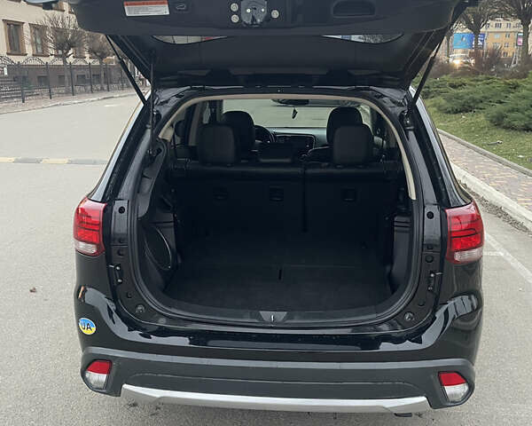 Черный Мицубиси Аутлендер, объемом двигателя 3 л и пробегом 260 тыс. км за 13799 $, фото 13 на Automoto.ua