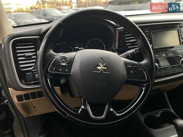 Черный Мицубиси Аутлендер, объемом двигателя 2.36 л и пробегом 143 тыс. км за 12900 $, фото 12 на Automoto.ua