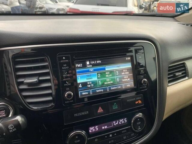 Черный Мицубиси Аутлендер, объемом двигателя 2.36 л и пробегом 143 тыс. км за 12900 $, фото 14 на Automoto.ua