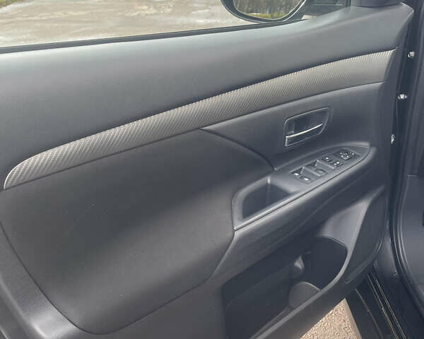 Чорний Міцубісі Аутлендер, об'ємом двигуна 2.36 л та пробігом 121 тис. км за 14700 $, фото 5 на Automoto.ua