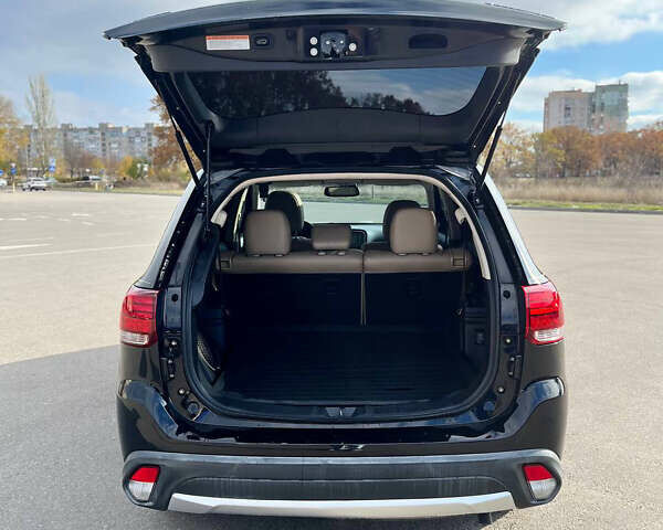 Черный Мицубиси Аутлендер, объемом двигателя 2.36 л и пробегом 91 тыс. км за 15500 $, фото 4 на Automoto.ua