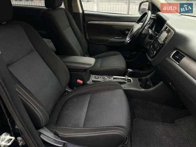 Черный Мицубиси Аутлендер, объемом двигателя 2.36 л и пробегом 167 тыс. км за 13500 $, фото 18 на Automoto.ua