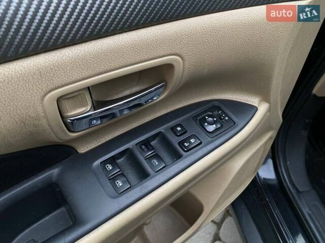 Черный Мицубиси Аутлендер, объемом двигателя 2.36 л и пробегом 143 тыс. км за 12900 $, фото 11 на Automoto.ua