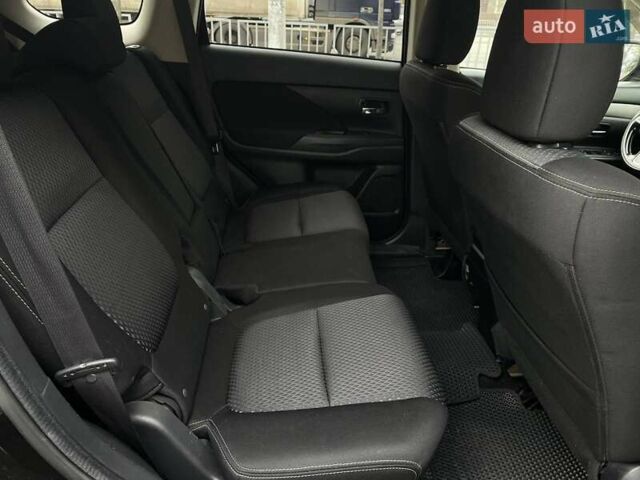 Черный Мицубиси Аутлендер, объемом двигателя 2.36 л и пробегом 167 тыс. км за 13500 $, фото 19 на Automoto.ua