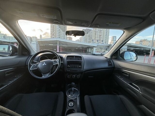 Черный Мицубиси Аутлендер, объемом двигателя 2 л и пробегом 105 тыс. км за 9999 $, фото 7 на Automoto.ua