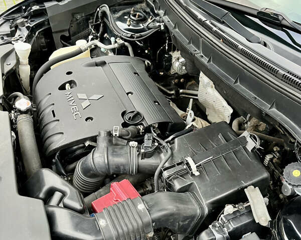 Чорний Міцубісі Аутлендер, об'ємом двигуна 2 л та пробігом 170 тис. км за 10999 $, фото 36 на Automoto.ua