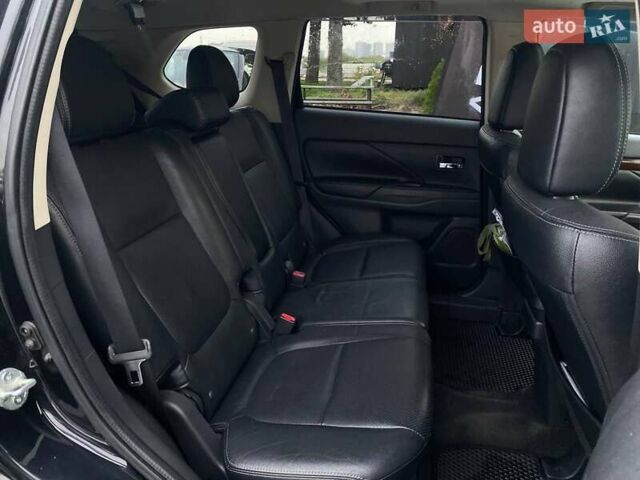 Чорний Міцубісі Аутлендер, об'ємом двигуна 3 л та пробігом 146 тис. км за 16690 $, фото 15 на Automoto.ua