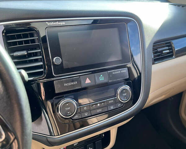 Черный Мицубиси Аутлендер, объемом двигателя 2.36 л и пробегом 91 тыс. км за 15500 $, фото 13 на Automoto.ua