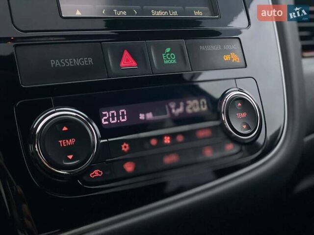 Черный Мицубиси Аутлендер, объемом двигателя 3 л и пробегом 146 тыс. км за 15990 $, фото 26 на Automoto.ua