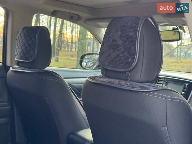 Черный Мицубиси Аутлендер, объемом двигателя 3 л и пробегом 99 тыс. км за 15800 $, фото 34 на Automoto.ua