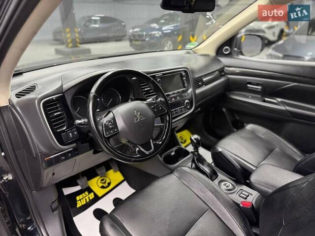 Міцубісі Аутлендер 2016 у Чернівцях на Automoto.ua Чорний Міцубісі Аутлендер, об'ємом двигуна 2.2 л та пробігом 214 тис. км за 20400 $, фото 7 на Automoto.ua