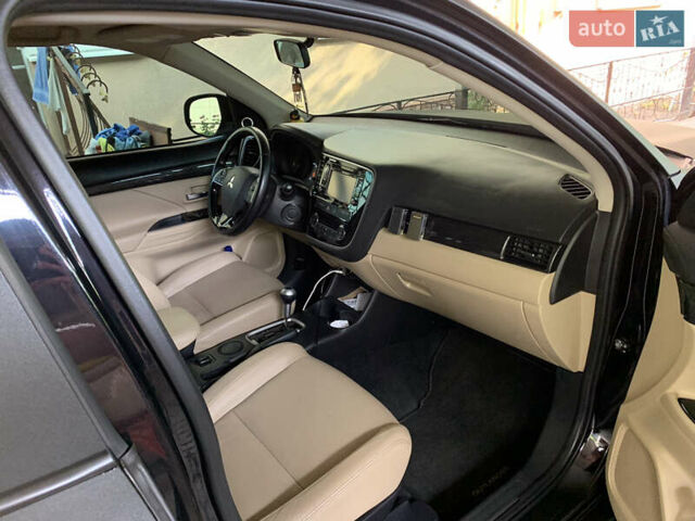 Мицубиси Аутлендер 2016 в Запорожье на Automoto.ua Черный Мицубиси Аутлендер, объемом двигателя 2.36 л и пробегом 197 тыс. км за 16000 $, фото 6 на Automoto.ua