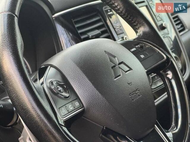 Черный Мицубиси Аутлендер, объемом двигателя 3 л и пробегом 99 тыс. км за 15800 $, фото 28 на Automoto.ua