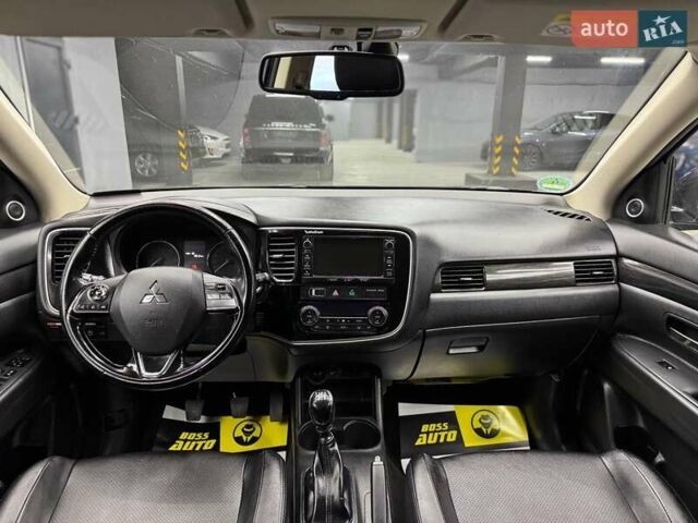 Міцубісі Аутлендер 2016 у Чернівцях на Automoto.ua Чорний Міцубісі Аутлендер, об'ємом двигуна 2.2 л та пробігом 214 тис. км за 20400 $, фото 13 на Automoto.ua