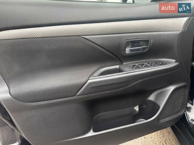 Черный Мицубиси Аутлендер, объемом двигателя 3 л и пробегом 99 тыс. км за 15980 $, фото 19 на Automoto.ua