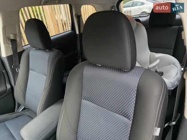 Черный Мицубиси Аутлендер, объемом двигателя 2.4 л и пробегом 195 тыс. км за 13953 $, фото 5 на Automoto.ua