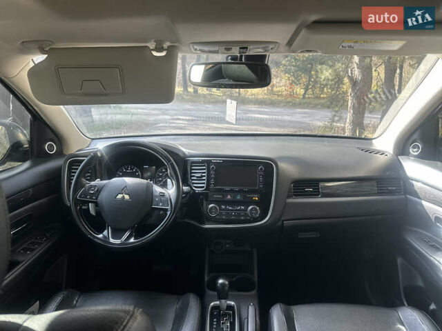 Мицубиси Аутлендер 2016 в Киеве на Automoto.ua Черный Мицубиси Аутлендер, объемом двигателя 3 л и пробегом 248 тыс. км за 15500 $, фото 15 на Automoto.ua