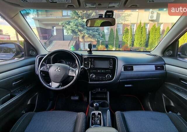 Черный Мицубиси Аутлендер, объемом двигателя 2.36 л и пробегом 168 тыс. км за 14999 $, фото 7 на Automoto.ua
