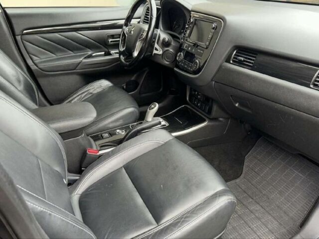 Чорний Міцубісі Аутлендер, об'ємом двигуна 0 л та пробігом 135 тис. км за 8600 $, фото 6 на Automoto.ua