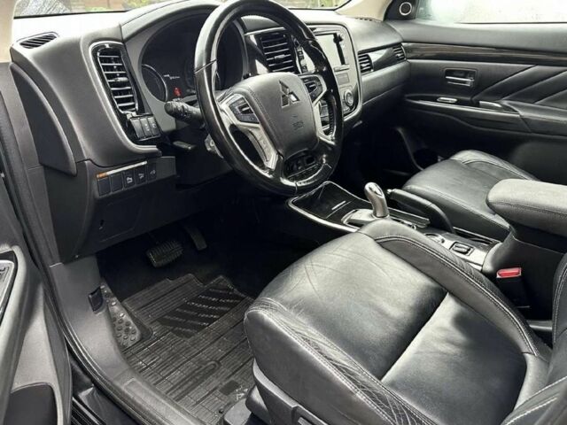 Чорний Міцубісі Аутлендер, об'ємом двигуна 0 л та пробігом 135 тис. км за 8600 $, фото 8 на Automoto.ua