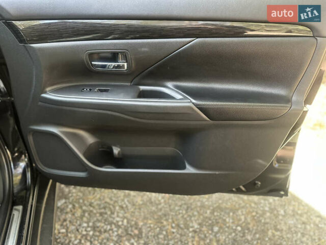 Мицубиси Аутлендер 2016 в Киеве на Automoto.ua Черный Мицубиси Аутлендер, объемом двигателя 3 л и пробегом 248 тыс. км за 15500 $, фото 14 на Automoto.ua