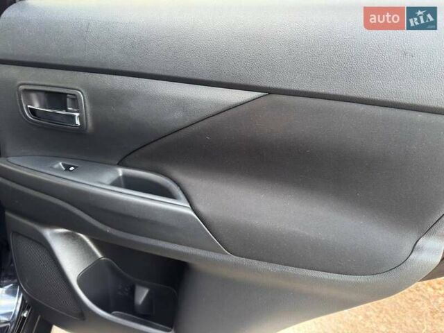 Черный Мицубиси Аутлендер, объемом двигателя 3 л и пробегом 99 тыс. км за 15800 $, фото 33 на Automoto.ua