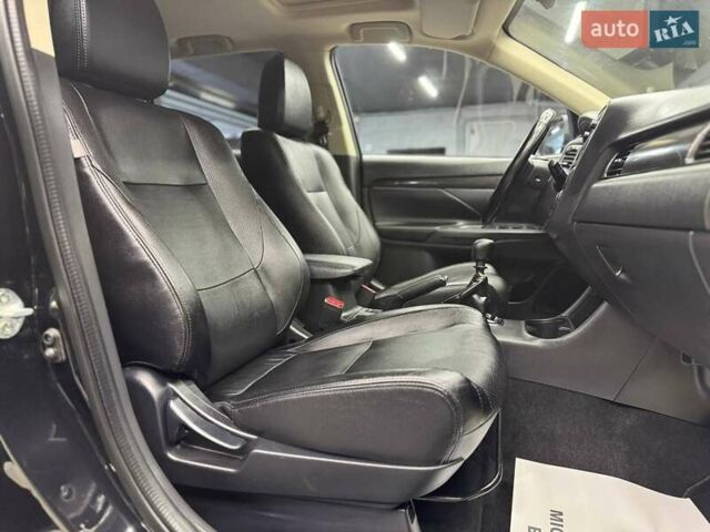 Міцубісі Аутлендер 2016 у Чернівцях на Automoto.ua Чорний Міцубісі Аутлендер, об'ємом двигуна 2.2 л та пробігом 214 тис. км за 20400 $, фото 16 на Automoto.ua