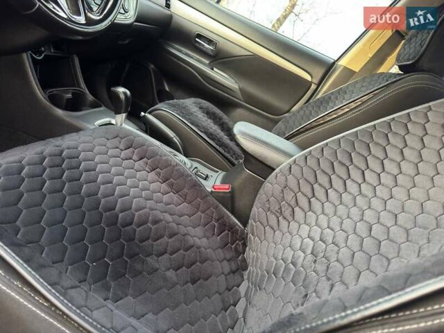 Черный Мицубиси Аутлендер, объемом двигателя 3 л и пробегом 99 тыс. км за 15800 $, фото 25 на Automoto.ua