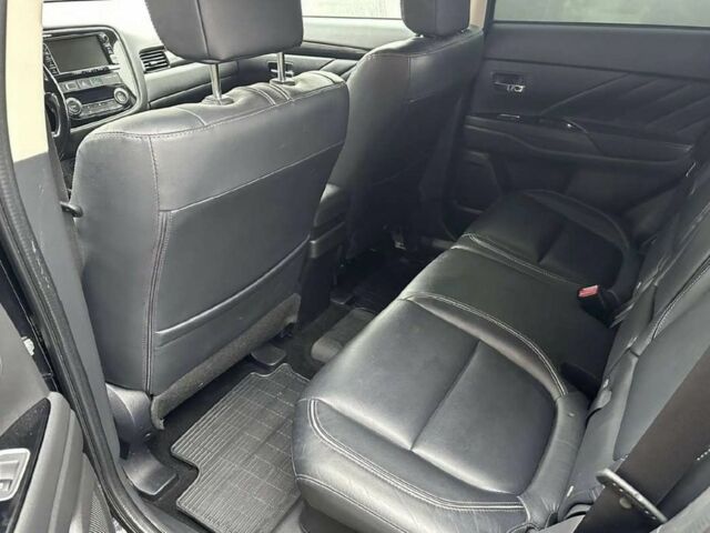 Чорний Міцубісі Аутлендер, об'ємом двигуна 0 л та пробігом 135 тис. км за 8600 $, фото 9 на Automoto.ua