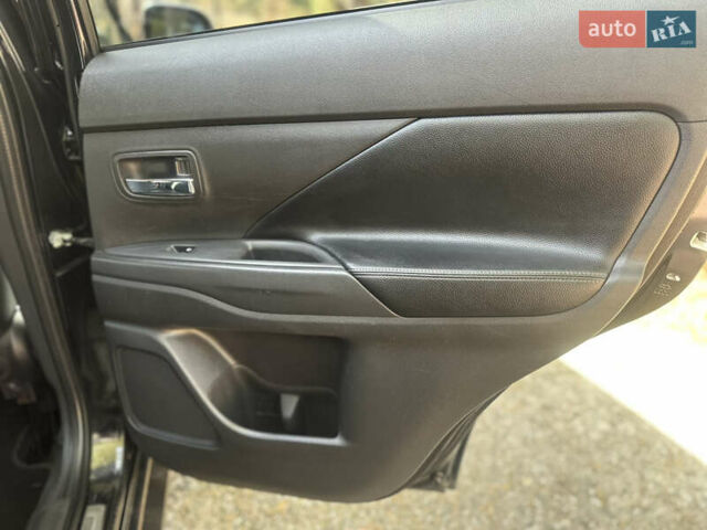 Мицубиси Аутлендер 2016 в Киеве на Automoto.ua Черный Мицубиси Аутлендер, объемом двигателя 3 л и пробегом 248 тыс. км за 15500 $, фото 11 на Automoto.ua