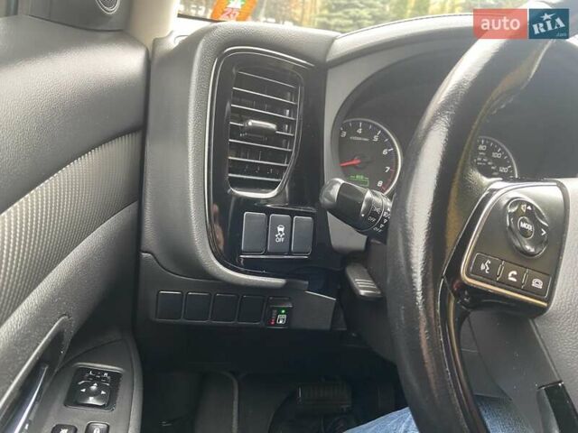 Чорний Міцубісі Аутлендер, об'ємом двигуна 2.36 л та пробігом 192 тис. км за 14200 $, фото 22 на Automoto.ua