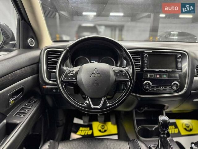 Міцубісі Аутлендер 2016 у Чернівцях на Automoto.ua Чорний Міцубісі Аутлендер, об'ємом двигуна 2.2 л та пробігом 214 тис. км за 20400 $, фото 12 на Automoto.ua