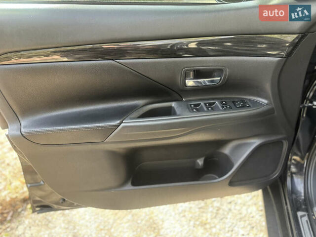 Мицубиси Аутлендер 2016 в Киеве на Automoto.ua Черный Мицубиси Аутлендер, объемом двигателя 3 л и пробегом 248 тыс. км за 15500 $, фото 8 на Automoto.ua