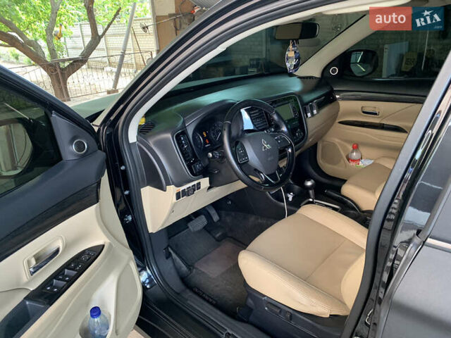 Мицубиси Аутлендер 2016 в Запорожье на Automoto.ua Черный Мицубиси Аутлендер, объемом двигателя 2.36 л и пробегом 197 тыс. км за 16000 $, фото 10 на Automoto.ua
