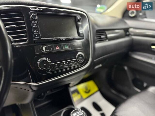 Міцубісі Аутлендер 2016 у Чернівцях на Automoto.ua Чорний Міцубісі Аутлендер, об'ємом двигуна 2.2 л та пробігом 214 тис. км за 20400 $, фото 10 на Automoto.ua