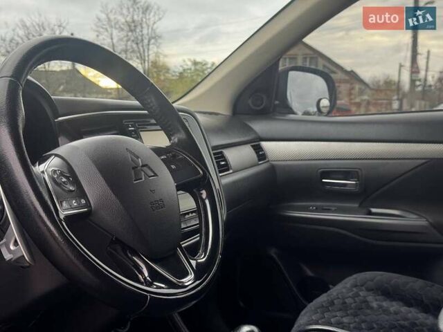 Черный Мицубиси Аутлендер, объемом двигателя 3 л и пробегом 99 тыс. км за 15980 $, фото 20 на Automoto.ua
