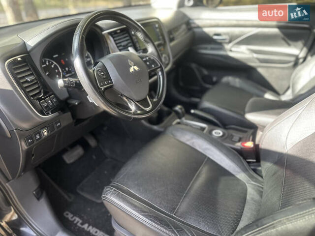 Мицубиси Аутлендер 2016 в Киеве на Automoto.ua Черный Мицубиси Аутлендер, объемом двигателя 3 л и пробегом 248 тыс. км за 15500 $, фото 9 на Automoto.ua