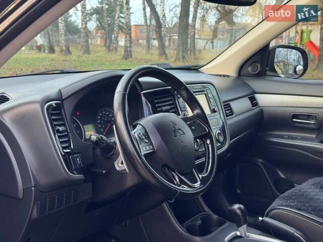 Черный Мицубиси Аутлендер, объемом двигателя 3 л и пробегом 99 тыс. км за 15800 $, фото 24 на Automoto.ua