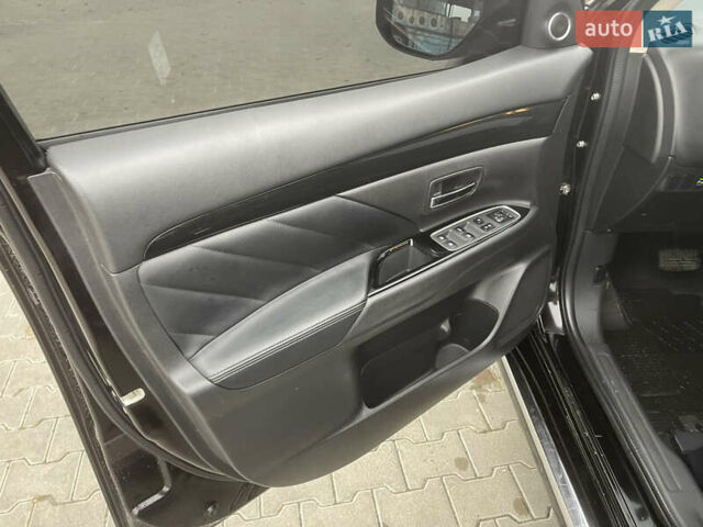 Чорний Міцубісі Аутлендер, об'ємом двигуна 2 л та пробігом 145 тис. км за 21200 $, фото 9 на Automoto.ua