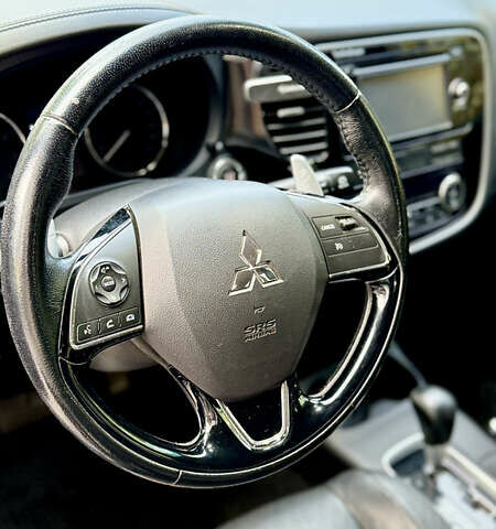 Чорний Міцубісі Аутлендер, об'ємом двигуна 2.36 л та пробігом 154 тис. км за 19500 $, фото 23 на Automoto.ua