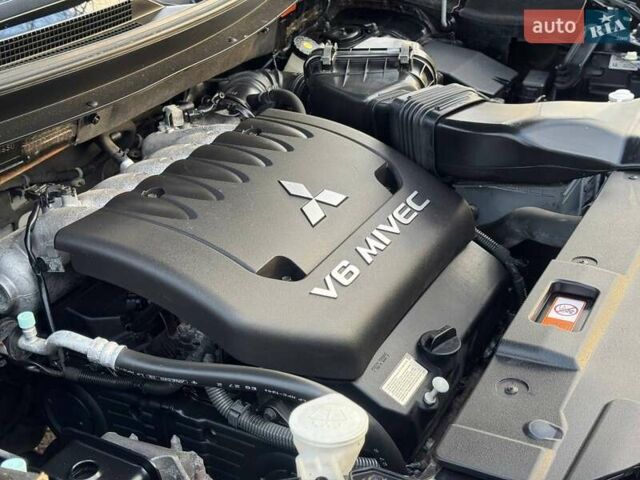 Черный Мицубиси Аутлендер, объемом двигателя 3 л и пробегом 99 тыс. км за 15800 $, фото 42 на Automoto.ua