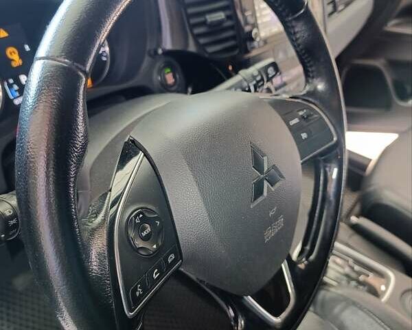 Черный Мицубиси Аутлендер, объемом двигателя 2.36 л и пробегом 120 тыс. км за 16900 $, фото 25 на Automoto.ua