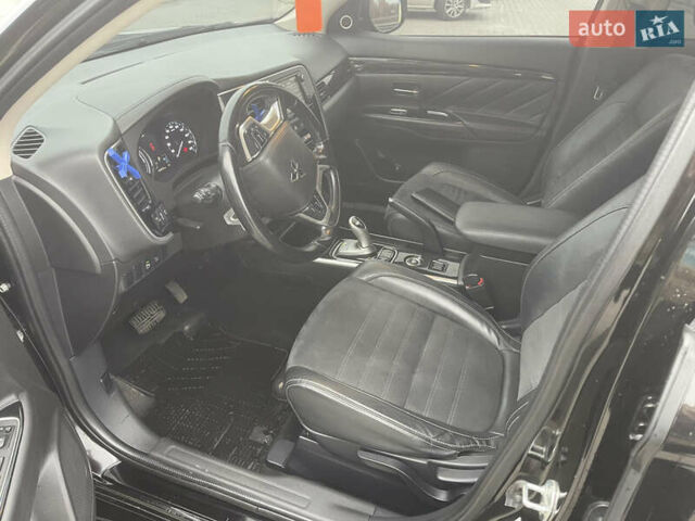 Чорний Міцубісі Аутлендер, об'ємом двигуна 2 л та пробігом 145 тис. км за 21200 $, фото 5 на Automoto.ua